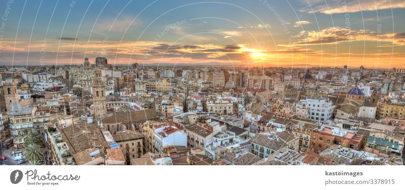 Sonnenuntergang über dem historischen Zentrum von Valencia, Spanien. Ferien & Urlaub & Reisen Tourismus Sightseeing Haus Landschaft Himmel Horizont Stadt