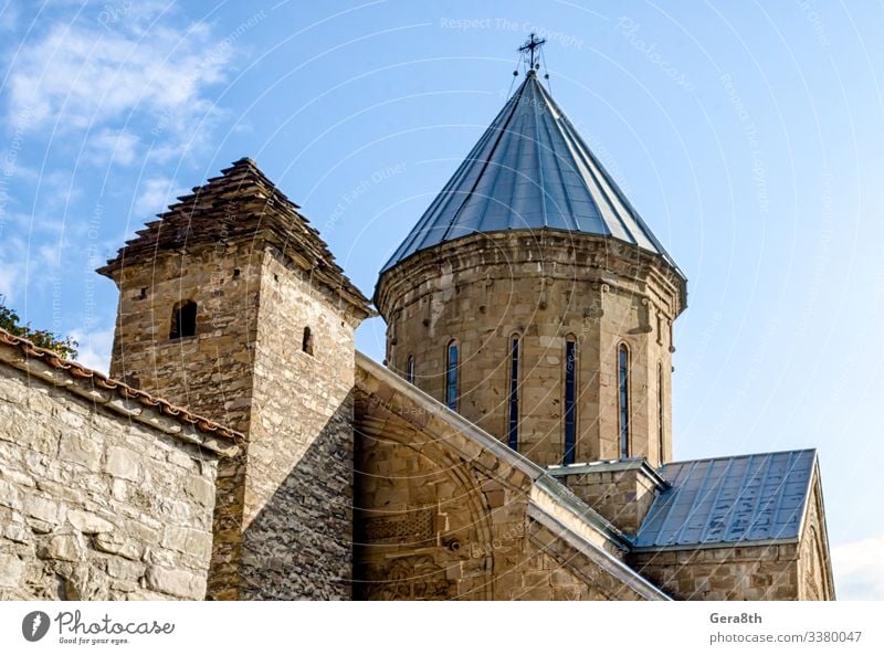 Ferien & Urlaub & Reisen Tourismus Natur Landschaft Himmel Wolken Herbst Kirche Gebäude Architektur Stein alt hoch natürlich blau Religion & Glaube Kaukasus