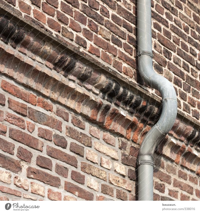 regenbogenrinne. Häusliches Leben Haus Hausbau Handwerker Landwirtschaft Forstwirtschaft Industrie Baustelle Regen Bauwerk Gebäude Mauer Wand Fassade Dachrinne