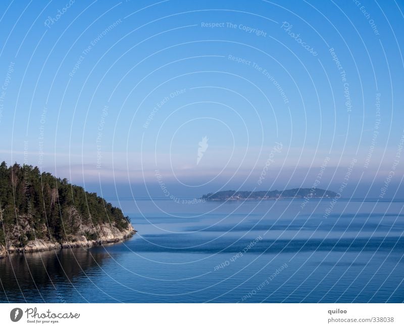 Eine Insel... Ferien & Urlaub & Reisen Tourismus Ferne Kreuzfahrt Meer Wasser Wolkenloser Himmel Schönes Wetter Fjord Unendlichkeit blau braun grün Coolness