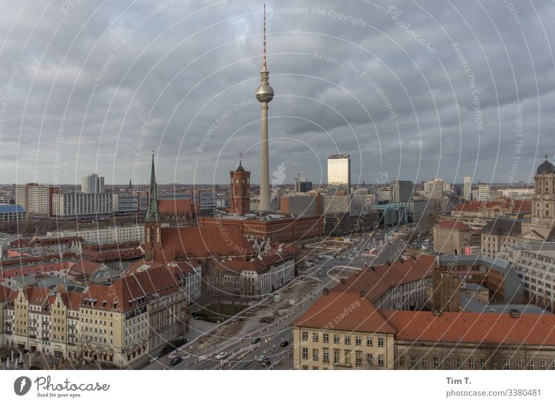 Berlin-Mitte Stadt Hauptstadt Stadtzentrum Skyline Haus Kirche Bauwerk Gebäude Architektur Fernsehturm Rotes Rathaus Häusliches Leben Farbfoto Außenaufnahme