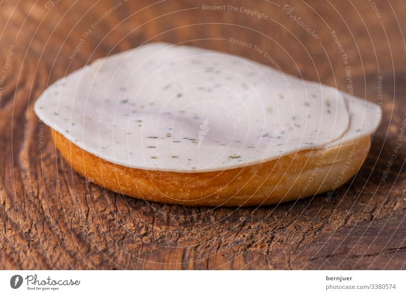 Fleisch Wurstwaren Käse Brot Brötchen Frühstück Tisch Holz frisch lecker weiß Wurstsemmel Fettbemme bayerisch Snack Essen Mahlzeit wurstsemme Hirnwurst