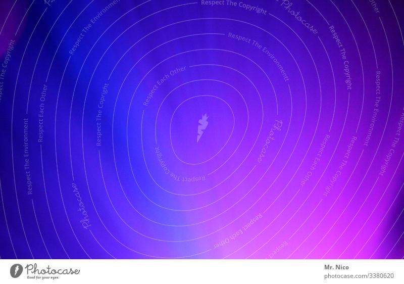 Blaulicht  - 5 - Unschärfe hell Farbe Lichtschein Lichterscheinung glühen Lichtpunkt Scheinwerferlicht streifen Lichtstrahl Siebziger Jahre Explosion Kunstwerk