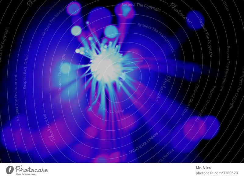 Blaulicht - 4 - Gebündeltes Licht glänzend Leuchtdiode Streulicht Farbklecks Glasfaser knalleffekt Explosion Farbfleck Kunstwerk Lichtspiel Knall Lichtpunkt