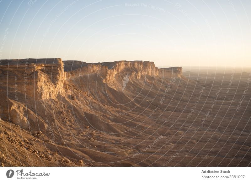 Landschaft mit Wüste und Klippen auf dem Land wüst Ambitus Örtlichkeit majestätisch Gelände wild Abenteuer Ausflugsziel Tourismus Umwelt trocknen Felsen Reise