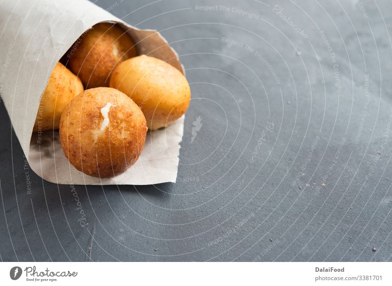 Arancini, traditionelle italienische Reis- und Käsebällchen arancini Bälle abschließen Kopierbereiche Knusprig Kroketten tief Lebensmittel gebraten