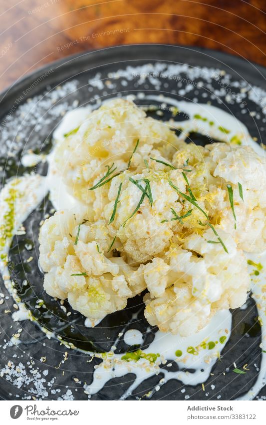 Blumenkohl am servierten Tisch mit Limonade und Sandwiches essen Belegtes Brot organisch kulinarisch gelb Erfrischung appetitlich exotisch natürlich Gabel