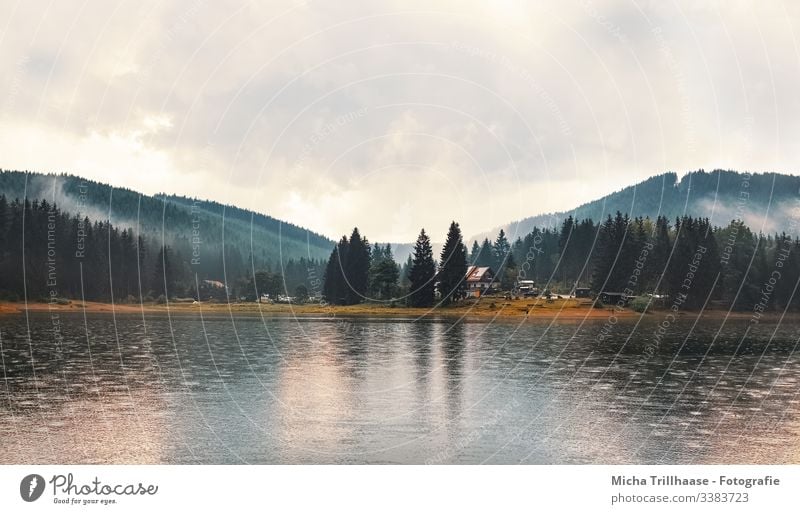 Regen über dem See Weitwinkel Panorama (Aussicht) Totale Reflexion & Spiegelung Kontrast Schatten Licht Tag Textfreiraum Mitte Textfreiraum oben