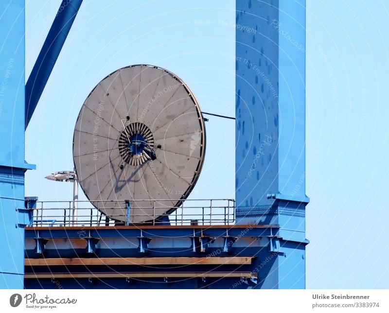 Krananlage im Hamburger Hafen Terminal Verladung metall Scheibe Burchardkai Containerterminal Detail blau Drehscheibe Schifffahrt Güterverkehr & Logistik