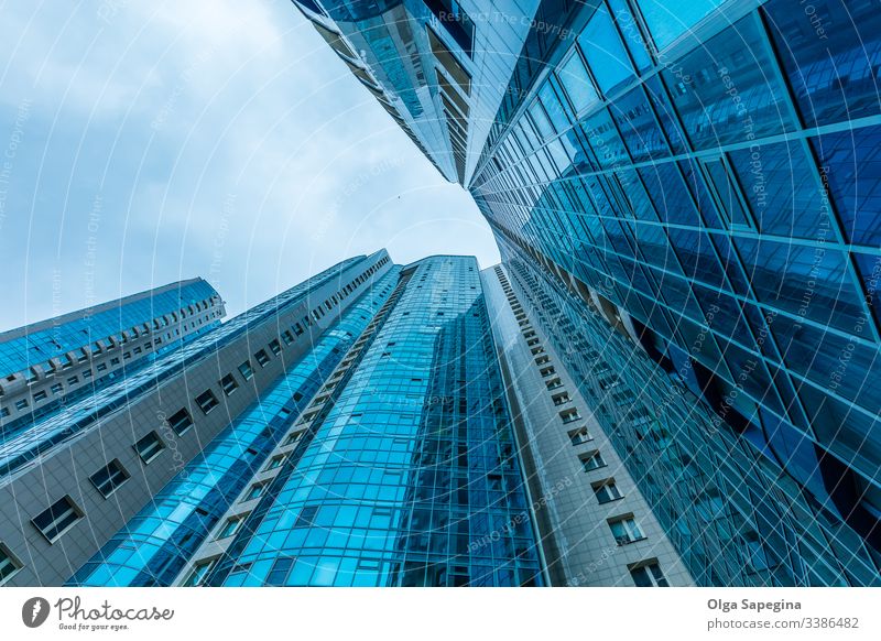 Modernes Äußeres des Gebäudes modern Architektur Büro Himmel Business Großstadt Fassade Glas blau Außenseite Hintergrund Wolkenkratzer urban abstrakt Zentrum