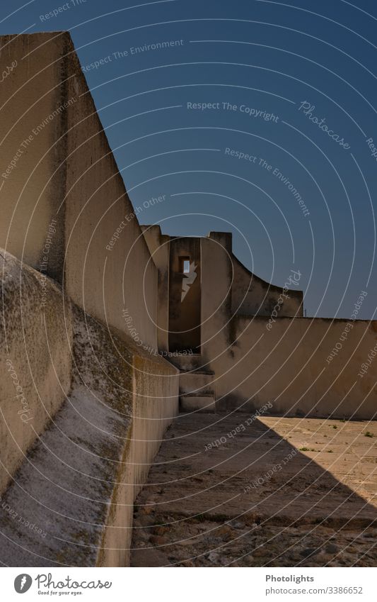 Bauwerk - Andalusien - Cadiz Himmel blau beige braun gelb Sonne Außenaufnahme Farbfoto Menschenleer Sonnenlicht Schönes Wetter Fassade Wärme Spanien Mauer