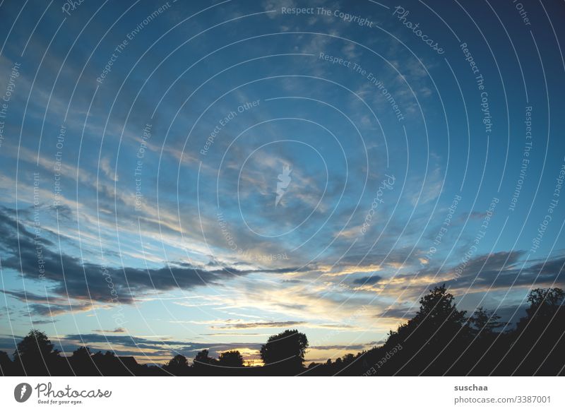 abendlicher sonnenuntergangshimmel über einem ort namsens langendamm Himmel Wolken Sonnenuntergang Horizont Abenddämmerung Ferne Romantik Dämmerung Landschaft