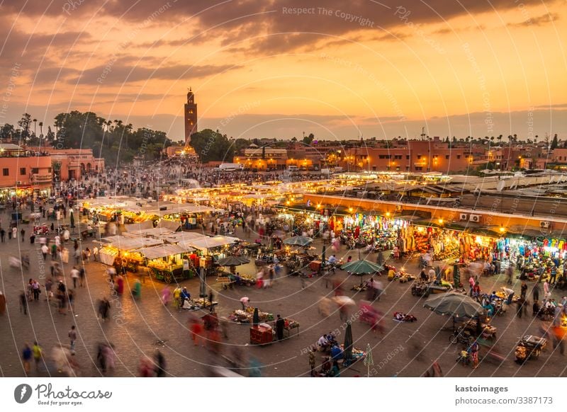 Jamaa el Fna Marktplatz im Sonnenuntergang, Marrakesch, Marokko, Nordafrika. marrakech Afrika jamaa fna Menge Afrikanisch jemaa Business reisen Tourismus