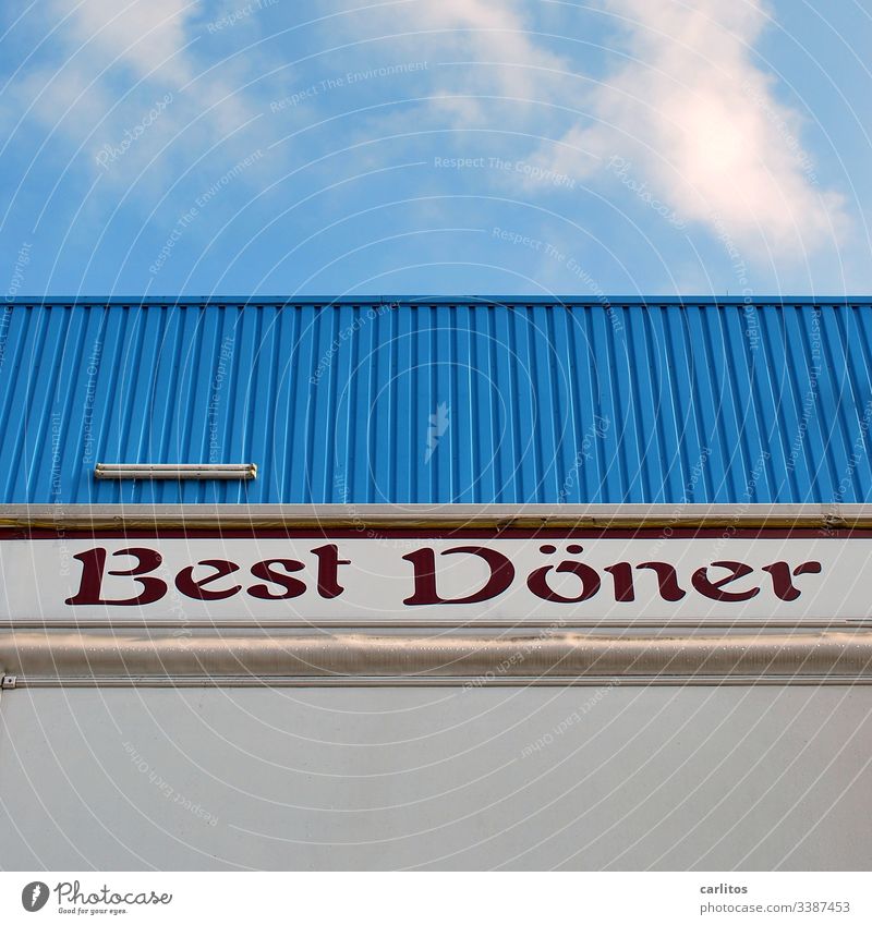 Best Döner .... macht schöner Werbung Eigenlob Überzeugung Schild Beschriftung Markenzeichen Fassade Metallverkleidung Himmel Blau Schriftzeichen Typographie