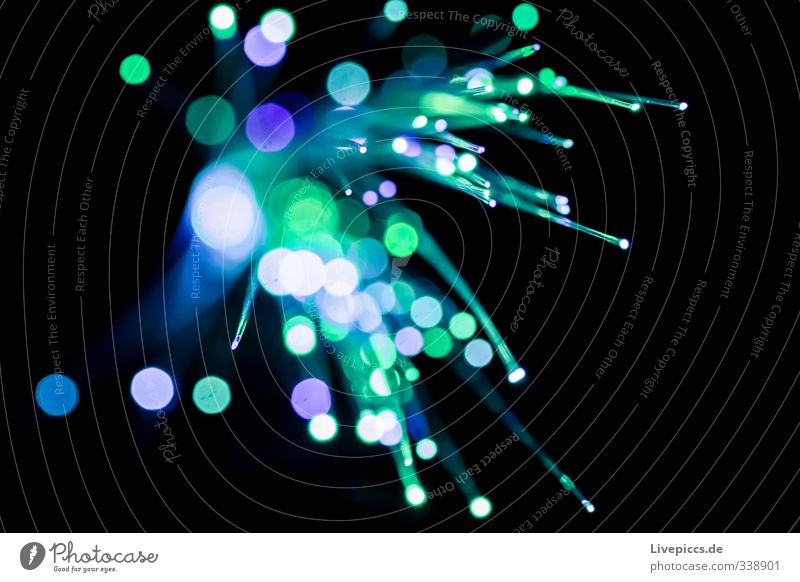 Räuberlicht 1 Spielen Spielzeug Kunststoff Kugel leuchten glänzend kalt blau grün violett Lichtspiel Lichterscheinung Farbfoto Innenaufnahme Studioaufnahme