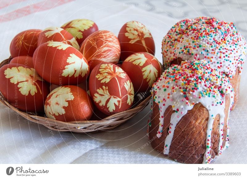 Ostereier und Kuchen Ostern Feiertag Orthodoxie Ei christian Christentum Dekoration & Verzierung Religion kulich culich Zucker Pasteten Farbe Lebensmittel