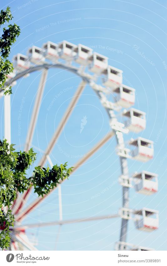 Luftfahrt II Riesenrad Riesenrad fahren Gondel Freizeit & Hobby Jahrmarkt Freizeitpark Vergnügungspark Himmel Blauer Himmel wolkenlos gutes Wetter Sommer