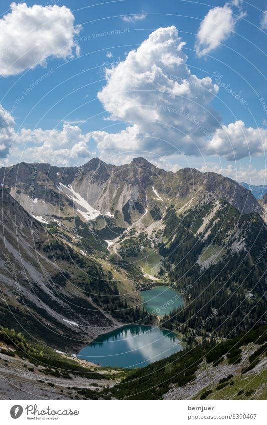 Gipfel der Soierngruppe in Bayern Soiernsee See Berge soiern bavaria berg karwendel ober weiß schmalsee grün wasser landschaft Reflexion Schnee Straße Eis Alpen