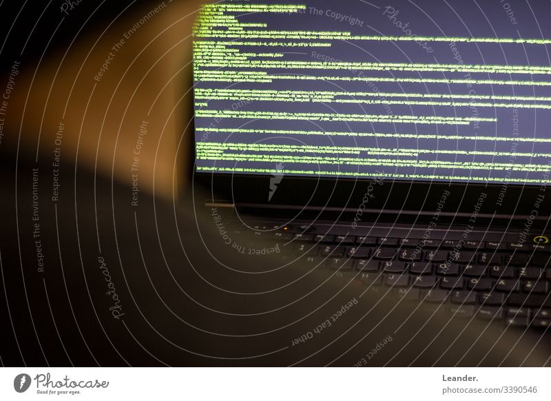 Hacker geheimnisvoll geheimdiest Computer Computernetzwerk Programmierer programmieren Hackerangriff software engineer nerdig