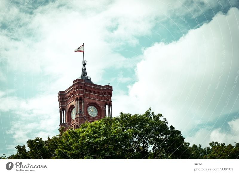 Kiekemal Tourismus Sightseeing Städtereise Kunst Kultur Umwelt Himmel Wolken Hauptstadt Rathaus Bauwerk Sehenswürdigkeit Wahrzeichen Denkmal Fahne historisch