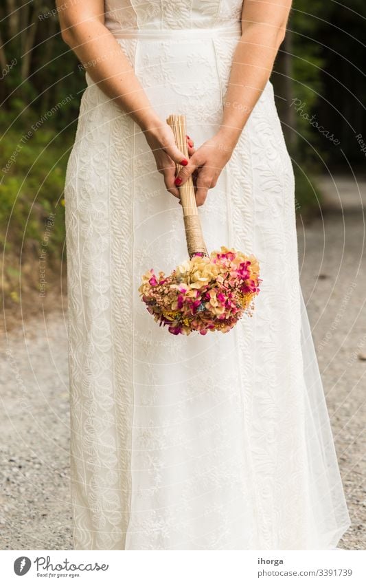 Ein Brautkleid am Hochzeitstag Rücken Hintergrund schön Schönheit Körper hochzeitlich Feier Bekleidung Korsett Tag Kleid Eleganz Gewebe Mode Frau Mädchen