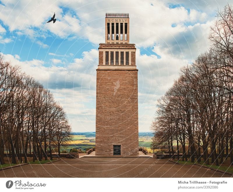 Glockenturm Gedenkstätte KZ Buchenwald Gedenkstätte Buchenwald Turm Menschenleer Außenaufnahme Krieg Politik & Staat Farbfoto Frieden Hass Entsetzen Scham