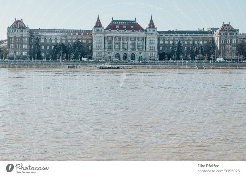 Universität Donau Danube Fluss Sehenswürdigkeit Hauptstadt Bauwerk historisch Ungarn Außenaufnahme Ferien & Urlaub & Reisen Architektur Städtereise Sightseeing