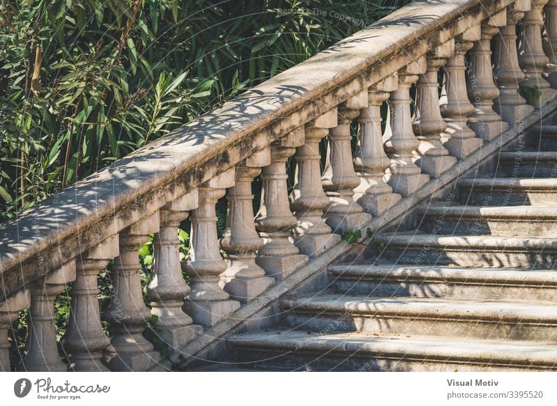 Steinbrüstung im neoklassizistischen Stil Farbe Treppe Architektur architektonisch abstrakt im Freien Außenseite neoklassische Brüstung neoklassizistischer Stil