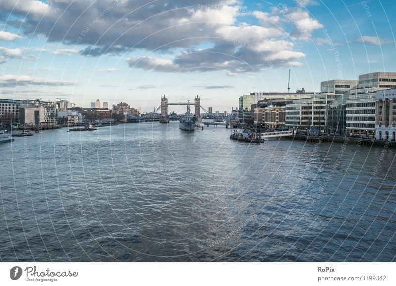 Blick über die Themse. Fluss Skyline London Brücke Stadt Zentrum Stadtzentrum river Hochhaus Reflektion Technik Architektur Stimmung Hafen Fassade Bürokomplex