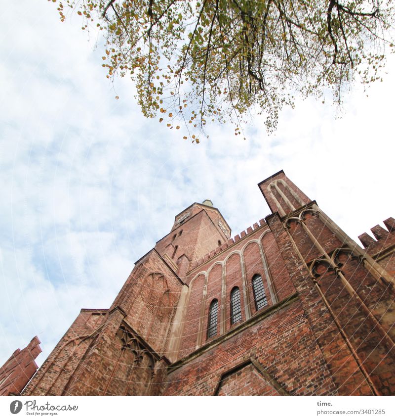 Den Stein gebacken gekriegt und die Kirche im Dorf gelassen ::: Brandenburger Domstift kirche architektur backstein backsteinmauer turm himmel wolken fassade