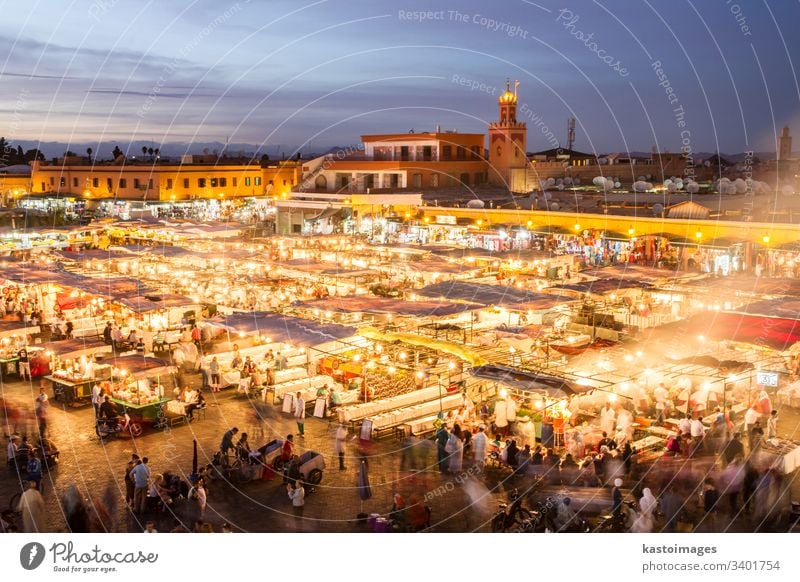 Jamaa el Fna Marktplatz im Sonnenuntergang, Marrakesch, Marokko, Nordafrika. marrakech Afrika jamaa fna Menge Afrikanisch jemaa Business reisen Tourismus