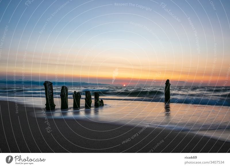 Buhnen an der Küste der Ostsee bei Kühlungsborn Strand Buk Sonnenuntergang Abend Wolken Natur Landschaft Ostseeküste Meer Urlaub Mecklenburg-Vorpommern Klima