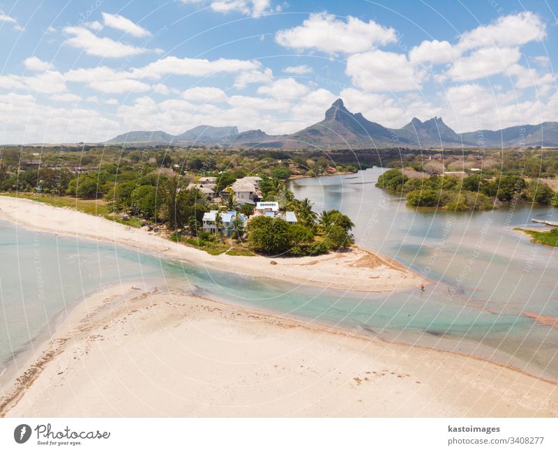 Rampart River in Tamarin, Schwarzer Fluss. Insel Mauritius. Strand schön blau grün Landschaft Natur Himmel Sommer Tourismus reisen Urlaub Ansicht Hintergrund