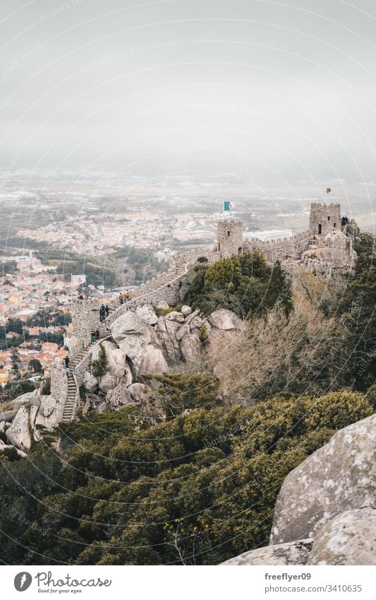 Mittelalterliche maurische Burg in Sintra, Portugal Tourismus mittelalterlich Burg oder Schloss Maurisch wandern Landschaft horizontal reisen Festung Wand Turm