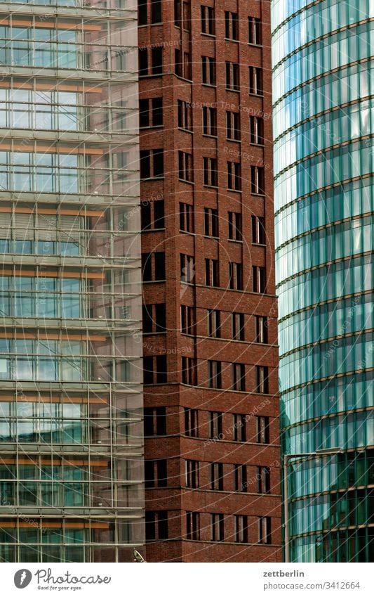 Potsdamer Platz abend architektur berlin büro city deutschland dämmerung froschperspektive hauptstadt haus himmel hochhaus innenstadt mitte modern neubau platz