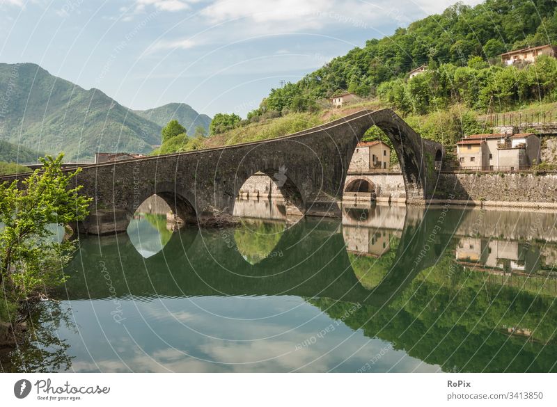 Ponte della Maddalena Steg Geländer verwittert Anstrich Farbe Brücke bridge Bauwerk Batur Fluss river Konstruktion Statik Festigkeit Landschaft Morgennebel fog