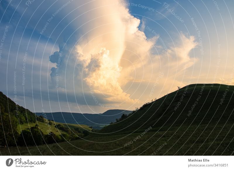 Unwetterfront über der schwäbischen Alb Baden-Württemberg Unwetterwarnung Ferien & Urlaub & Reisen Feld Europa Energie Kontrast stratus Schatten Atmosphäre