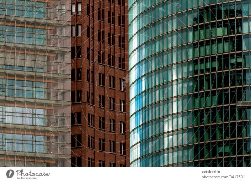 Fassaden am Potsdamer Platz abend architektur berlin büro city deutschland dämmerung froschperspektive hauptstadt haus himmel hochhaus innenstadt mitte modern