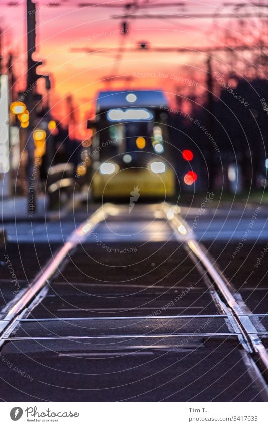 Bornholmer Straße Berlin Architektur Prenzlauer Berg Pankow Hauptstadt Stadtzentrum Altstadt Außenaufnahme Straßenverkehr Straßenkreuzung Farbfoto trambahn