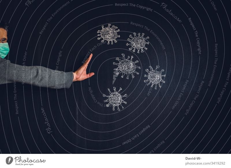 Coronavirus Viren Mann abstand Atemschutzmaske Virus Mundschutz Schützen Infektion Gesundheit Infektionsgefahr Ansteckend Angst Seuche Pandemie Krankheit