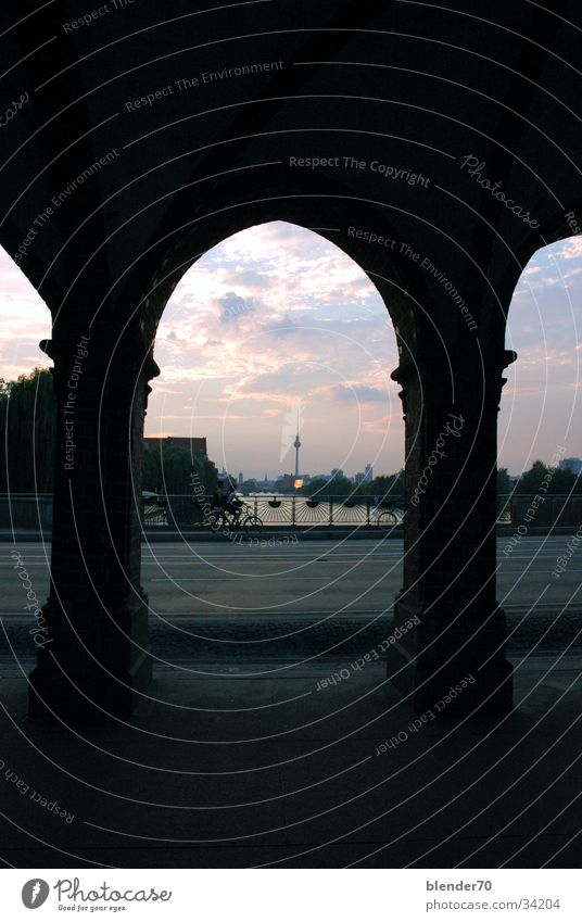 Lieber Alex... Alexanderplatz Oberbaumbrücke Spree Sonnenuntergang historisch Berlin Schatten