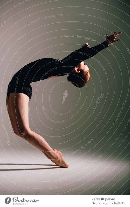 Ballerina Anmut Frau aktiv Tänzer jung Künstlerin Leistung Atelier Tanzen Eleganz Gleichgewicht Balletttänzer schön Klassik Flexibilität Übung attraktiv Aktion