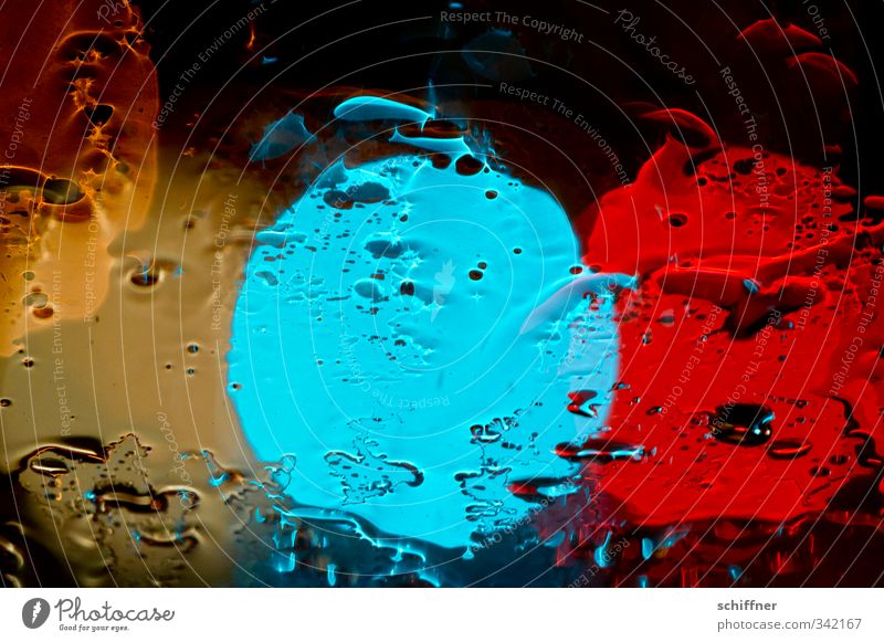 Total Blau | und Geld und Rot schlechtes Wetter Regen blau gelb rot Ampel Lichterscheinung Lichtspiel Lichtschein Lichtpunkt Lichteffekt Wassertropfen