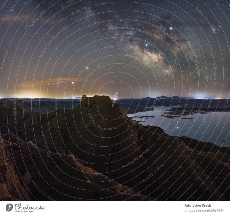 Helle Sommernacht in felsigem Gelände Natur Landschaft Himmel Berge u. Gebirge Panorama Nacht Stern Milchstrasse Hügel Top Gipfel Tourismus Abend Abenteuer