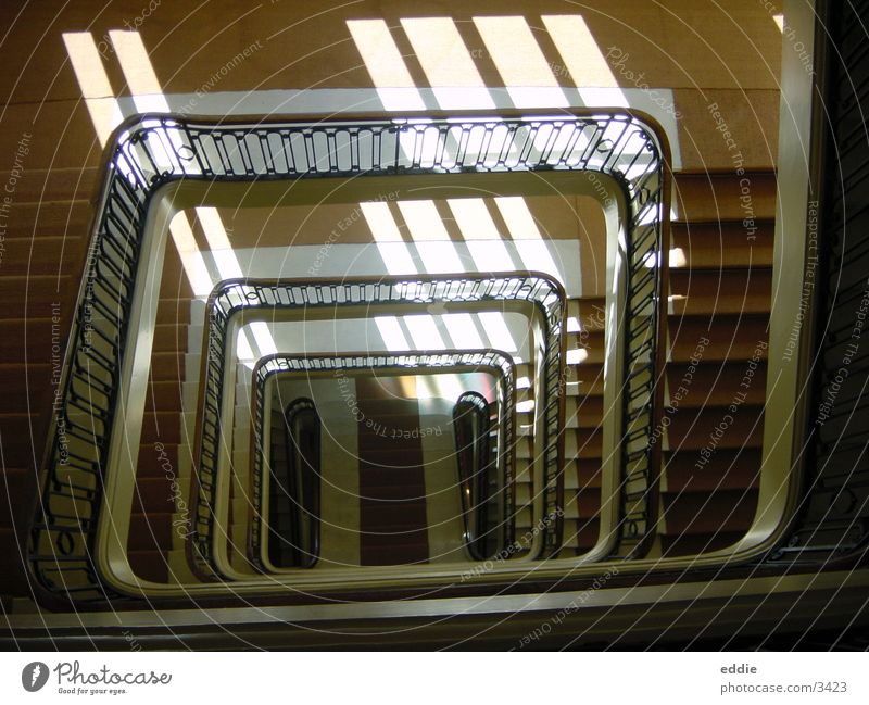 how many stairs must a page walk down? Architektur Treppe armer page