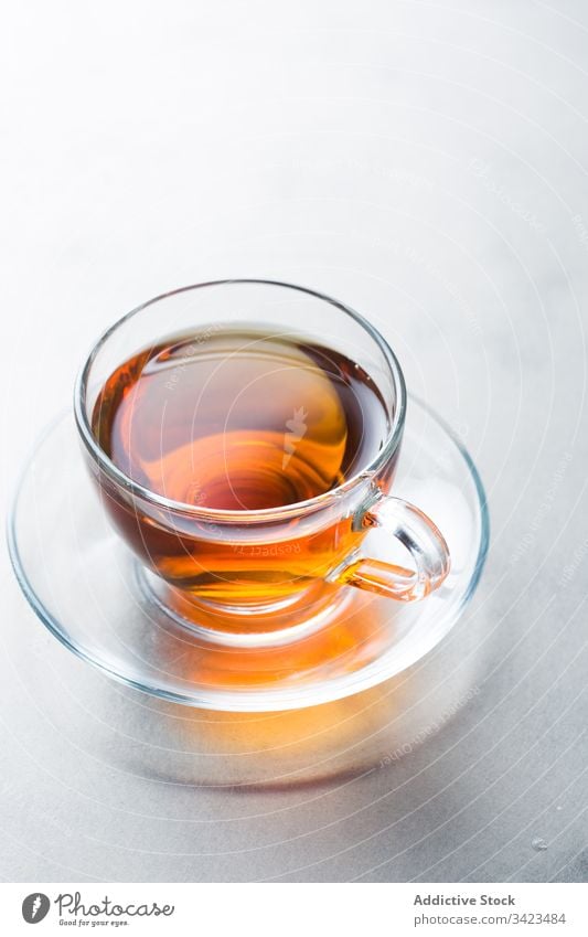 Tasse warmer Tee auf dem Tisch Kantine Glas heiß aromatisch trinken durchsichtig frisch Getränk Becher Café liquide Erfrischung natürlich Aroma Morgen Tradition