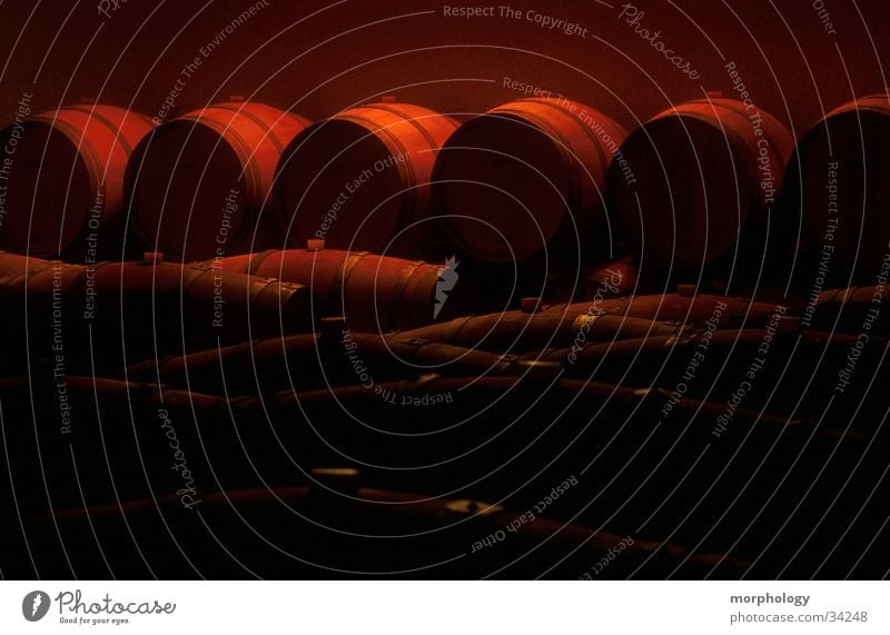bordeauxrouge rot Fass Keller Alkohol barrique Wein