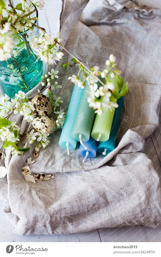 Osterdeko Kerzen Eier Blüten Leinentuch Vase Dekoration Ostern Lebensmittel Osterei Dekoration & Verzierung Frühling Innenaufnahme Blume mehrfarbig Menschenleer