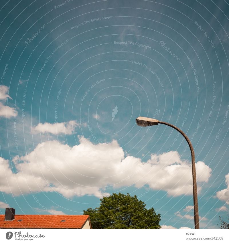 Der Himmel über B... Baustelle Laterne Umwelt Landschaft Luft nur Himmel Wolken Sonne Frühling Sommer Klima Schönes Wetter Baum Stadt Menschenleer Haus