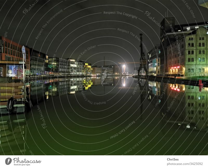 Stadthafen Münster am Morgen Hafen Morgens Wasser Schiff Dunkel Dämmerung Kai Außenaufnahme Menschenleer Schifffahrt Farbfoto Hafenstadt